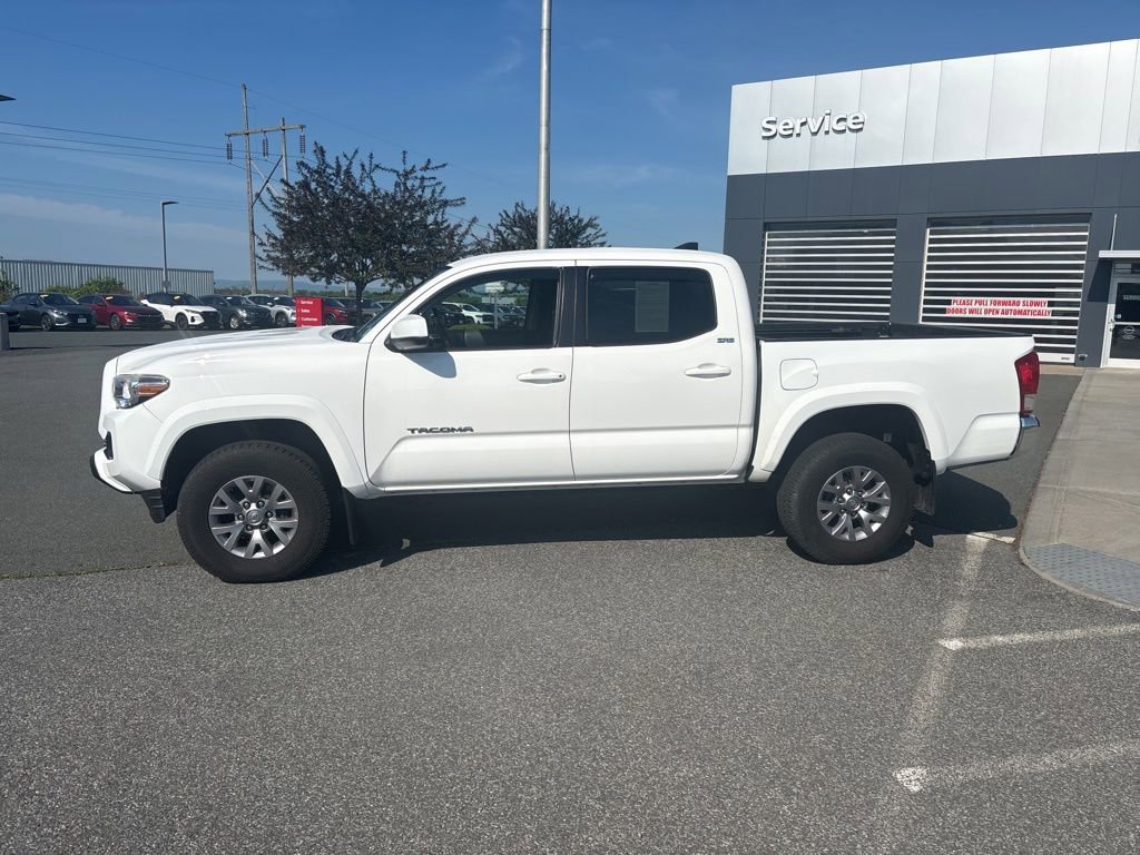 Used 2017 Toyota Tacoma SR5 w/ Tow Package AWD/4WD image 4