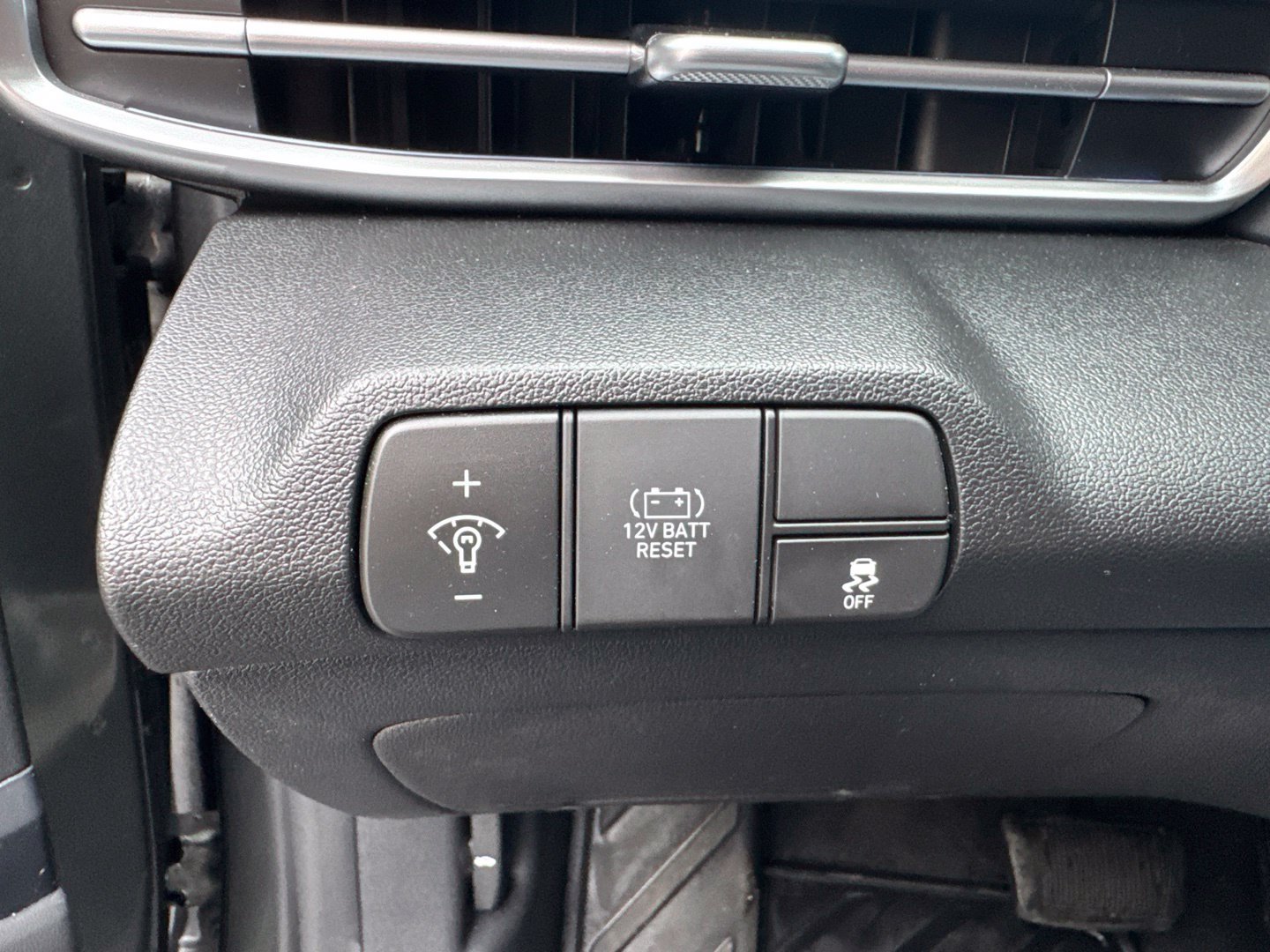 Used 2025 Hyundai Elantra Limited FWD image 19