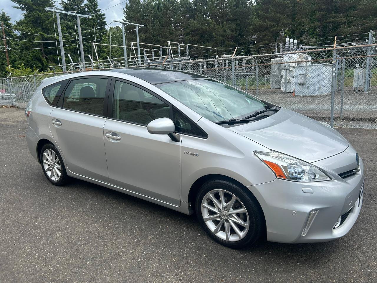 Used 2012 Toyota Prius V Five FWD image 3
