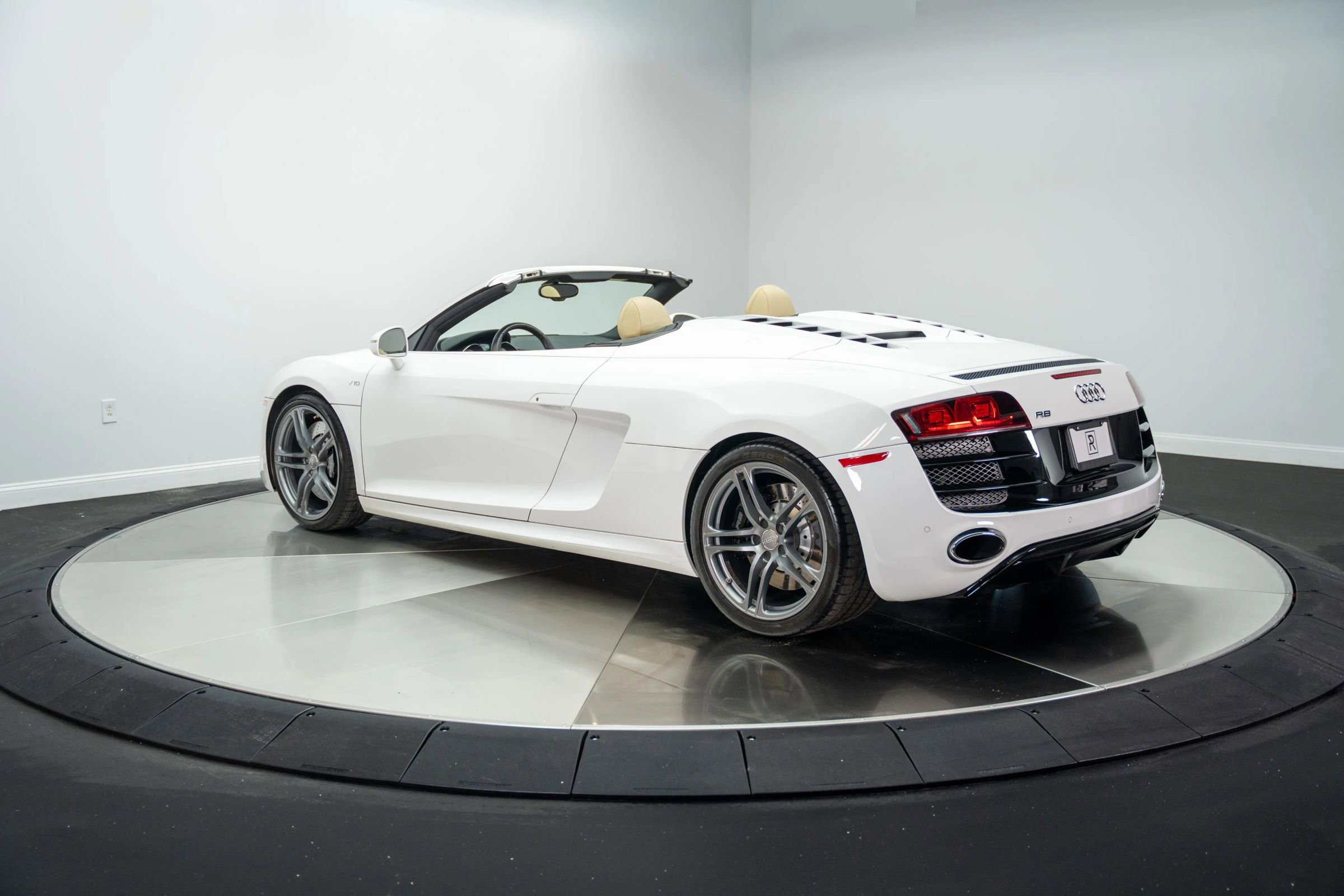 Used 2011 Audi R8 V10 image 14