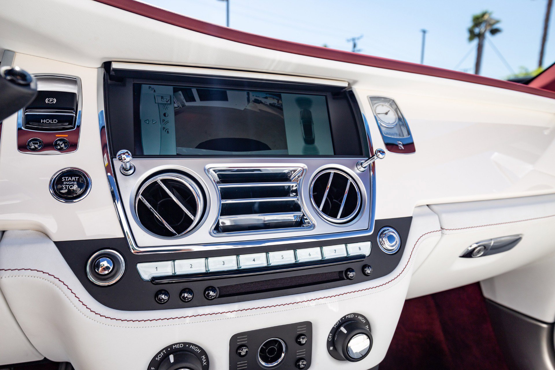 Used 2017 Rolls-Royce Dawn image 58