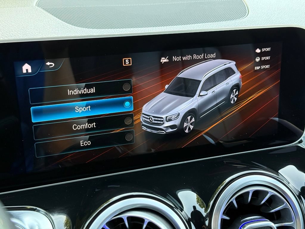 Used 2021 Mercedes-Benz GLB 250 w/ Premium Package image 4