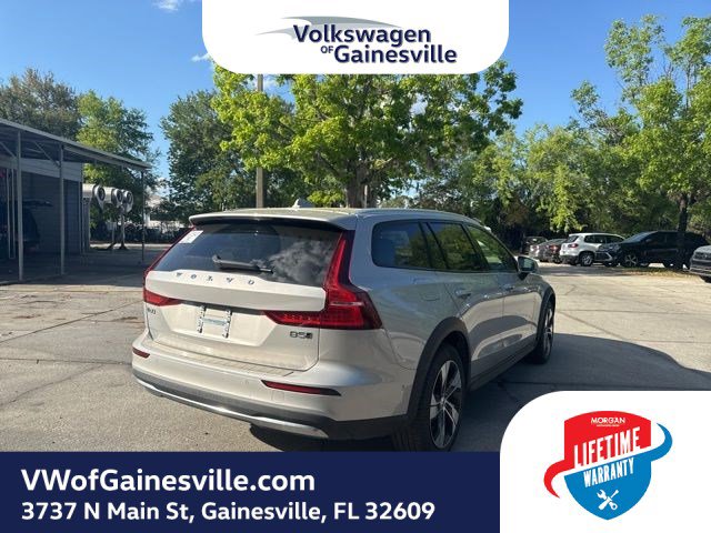 Used 2025 Volvo V60 B5 Cross Country Plus image 4