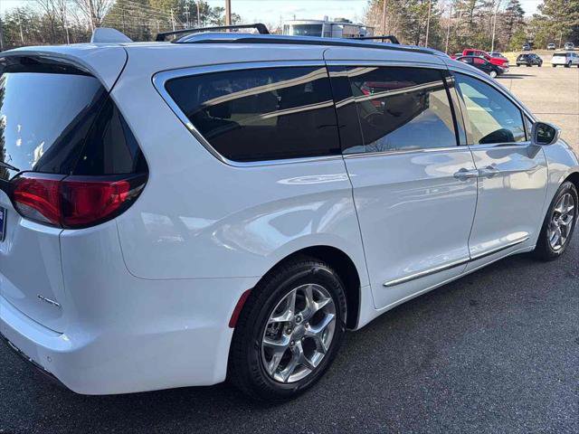 Used 2018 Chrysler Pacifica Limited image 4