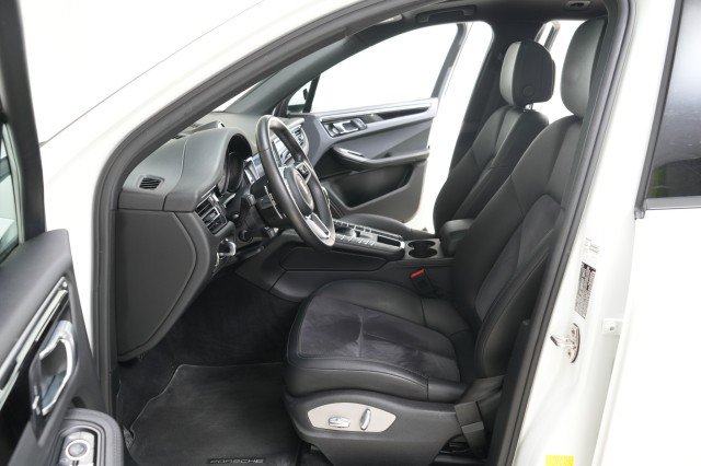 Used 2020 Porsche Macan image 38