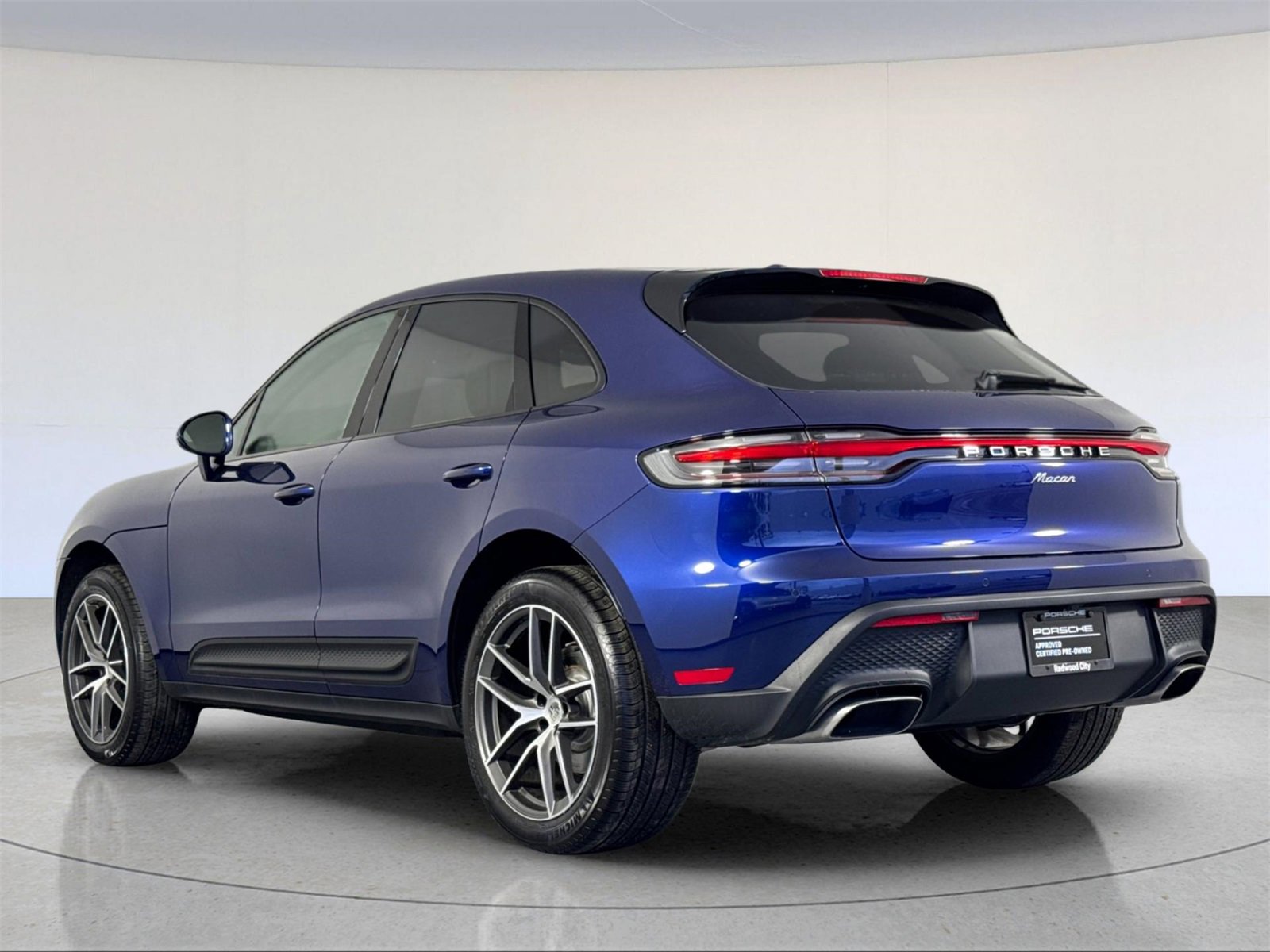 Used 2025 Porsche Macan image 3