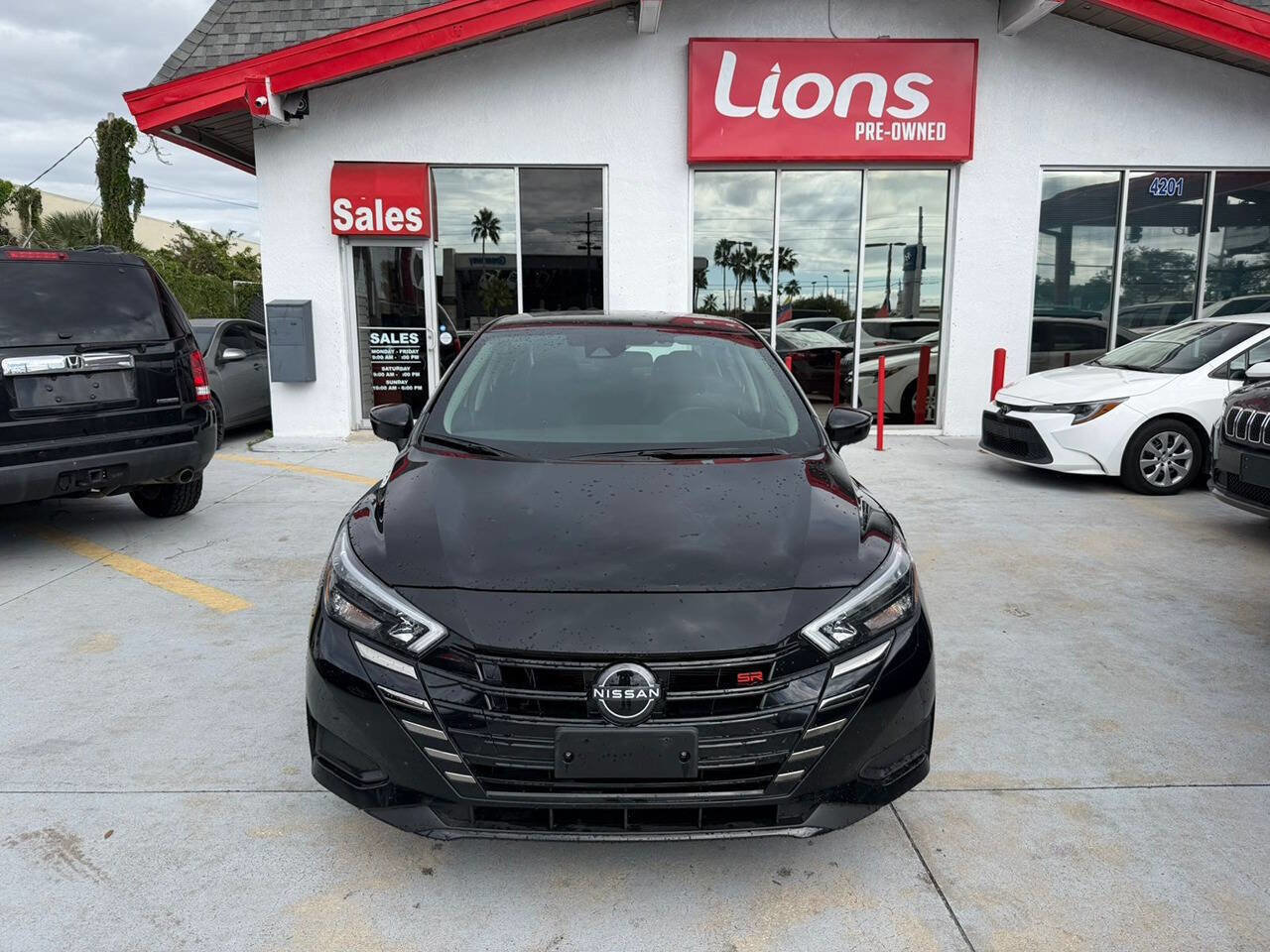 Used 2024 Nissan Versa SR image 1