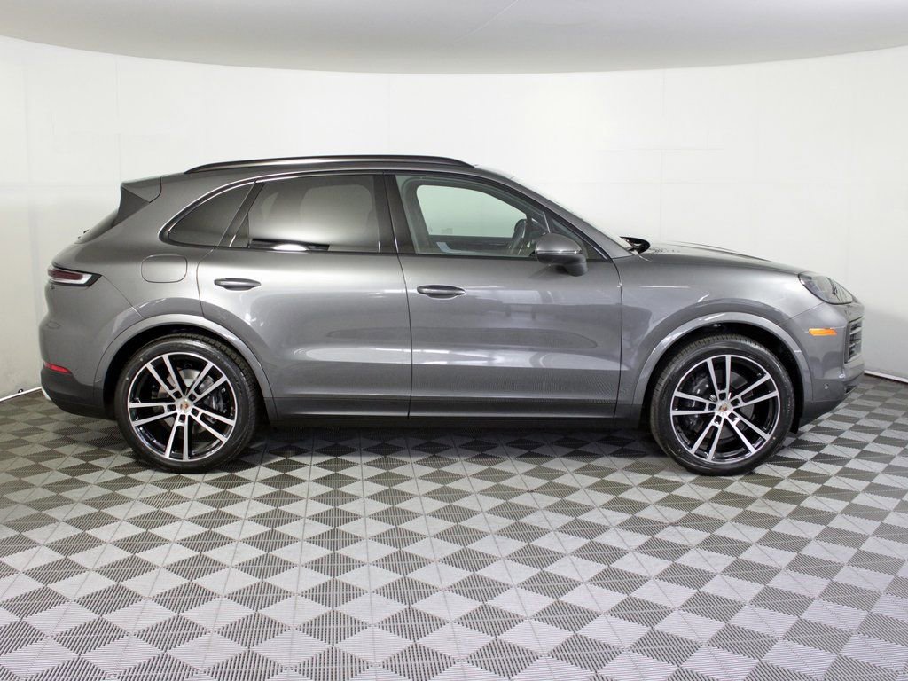 Certified 2025 Porsche Cayenne AWD/4WD image 8