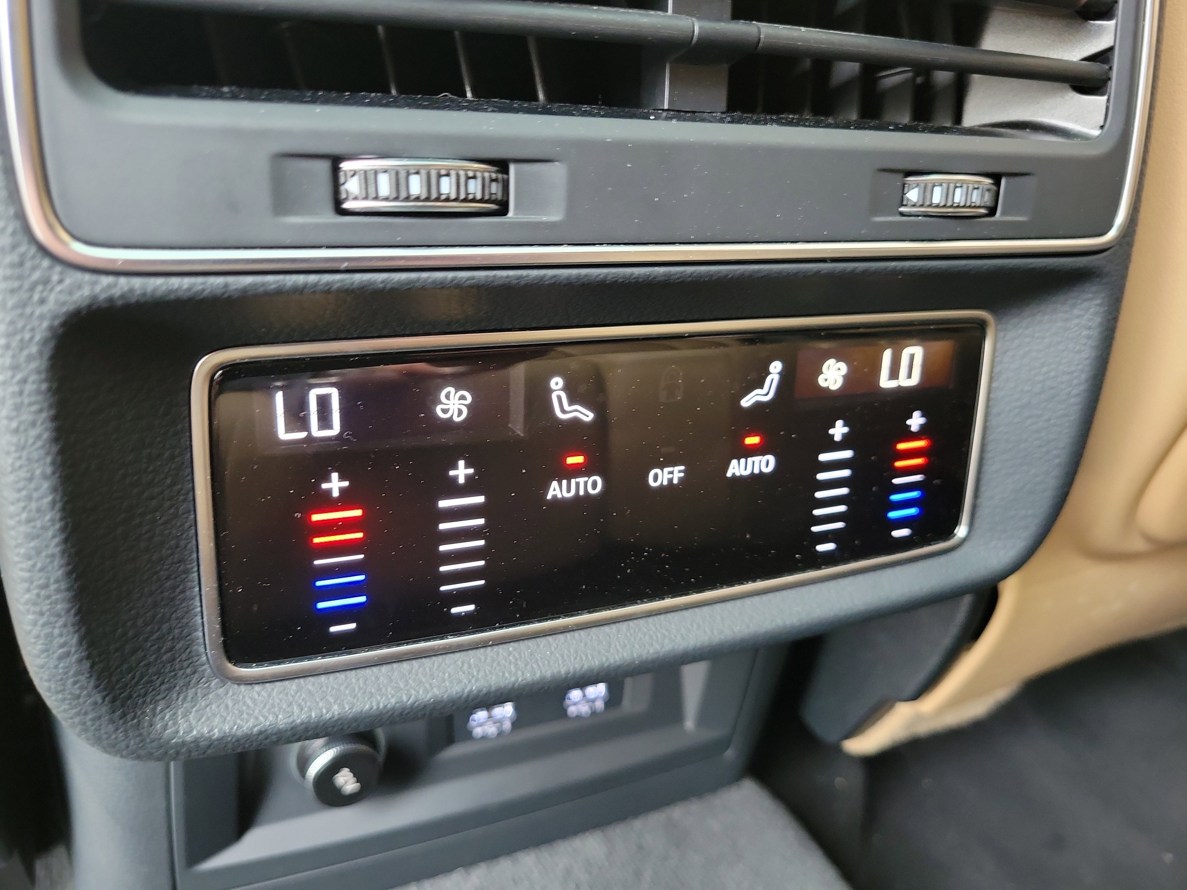 Used 2019 Audi Q8 Prestige w/ Luxury Package AWD/4WD image 13
