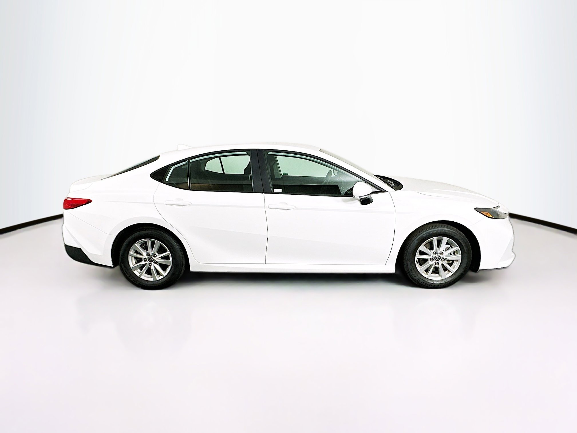 Used 2025 Toyota Camry LE image 10
