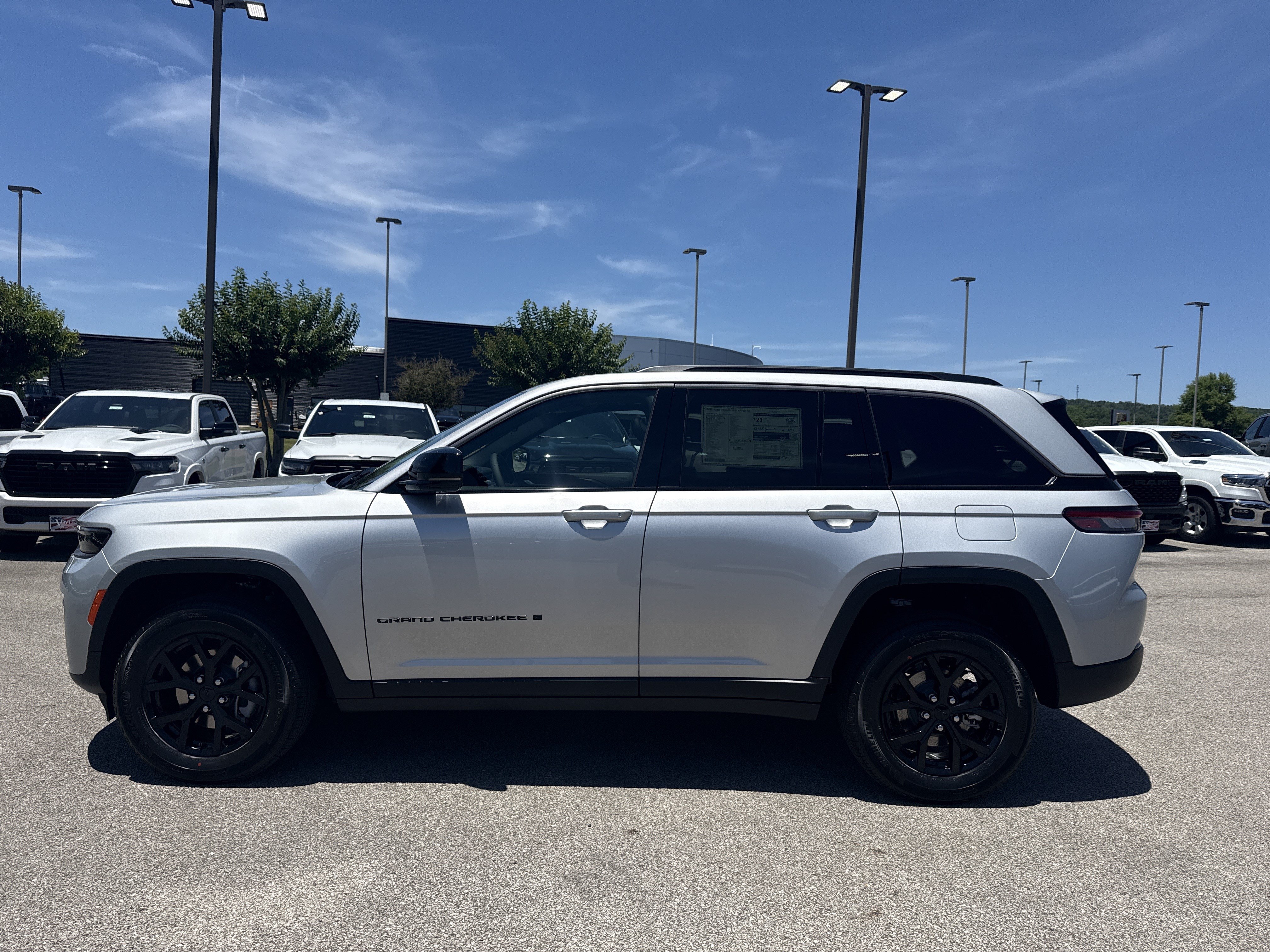 New 2026 Jeep Grand Cherokee Altitude RWD image 4
