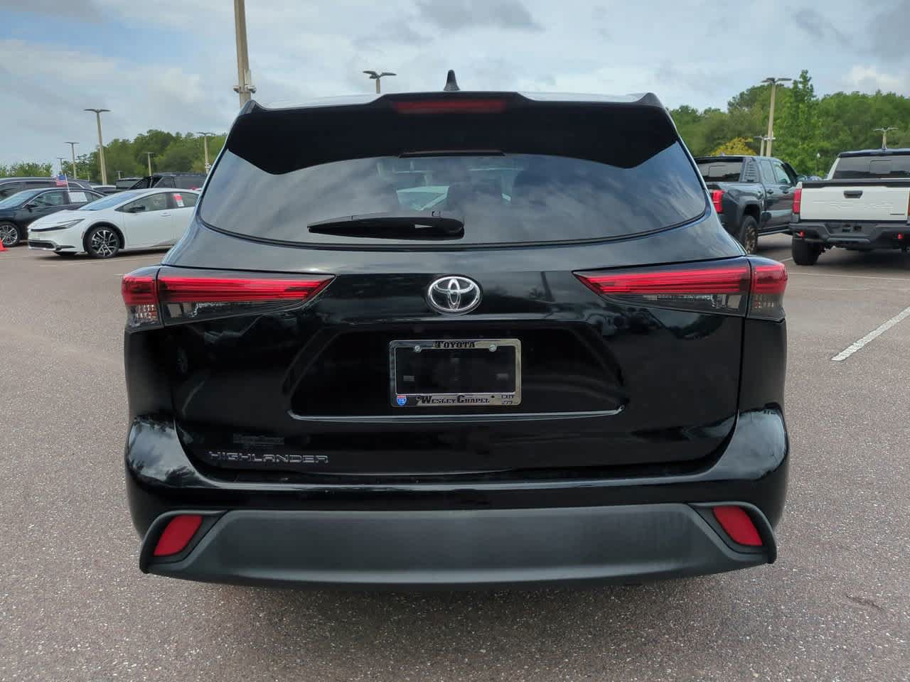 Certified 2021 Toyota Highlander L FWD image 5