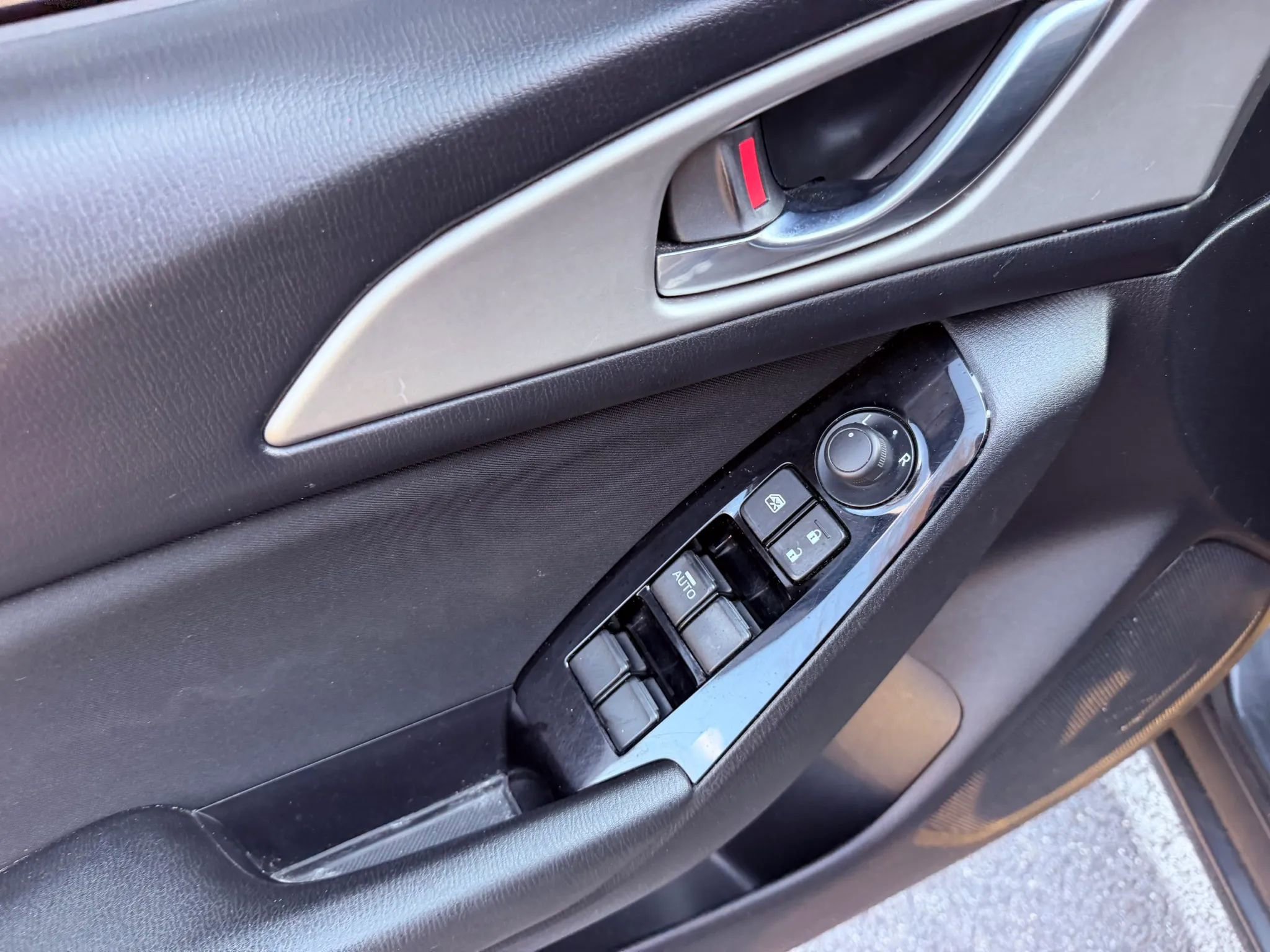 Used 2017 MAZDA MAZDA3 Sport image 21