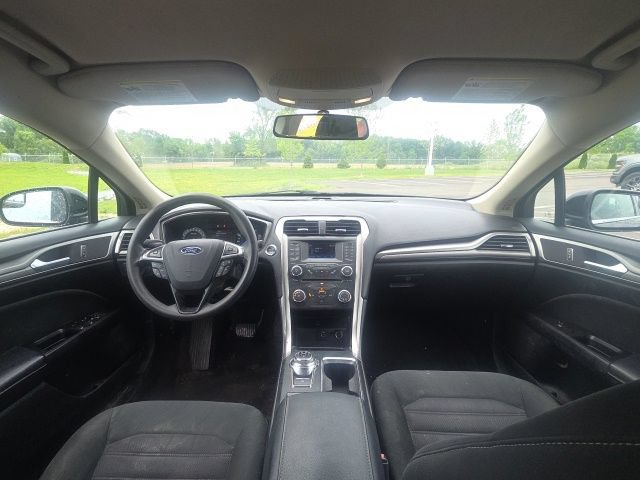 Used 2017 Ford Fusion SE FWD image 16