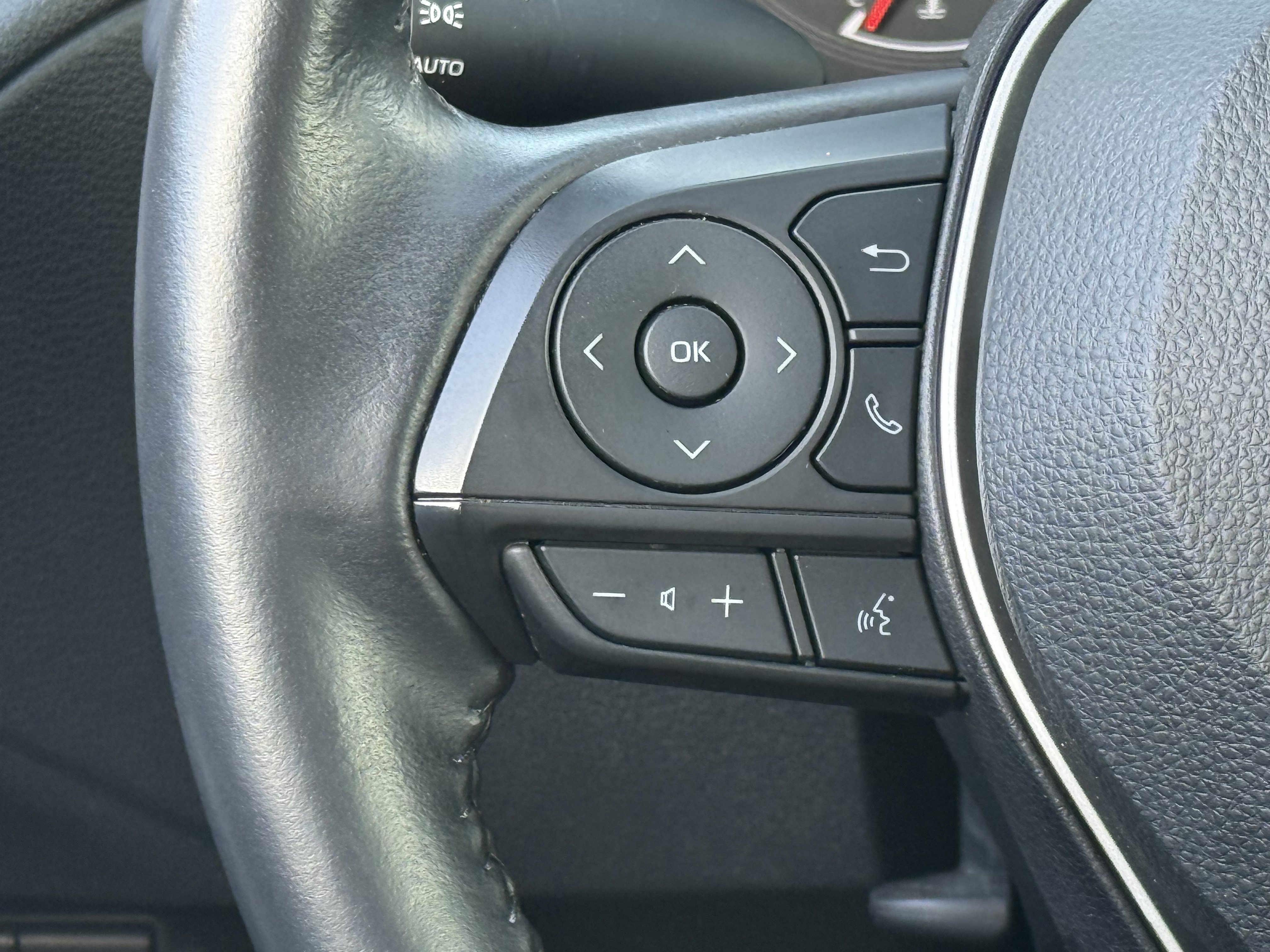 Certified 2022 Toyota Corolla Cross LE image 30