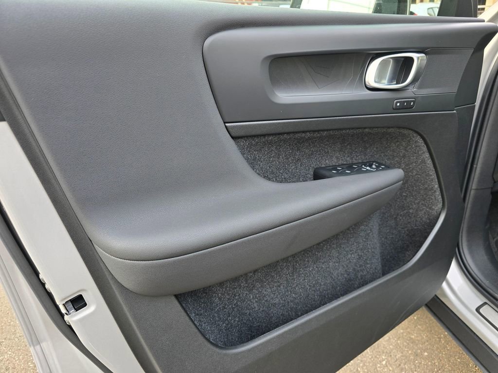 New 2025 Volvo EX40 Core w/ Climate Package image 19