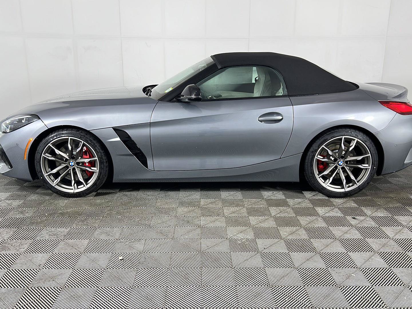 New 2026 BMW Z4 M40i w/ Premium Package RWD image 4