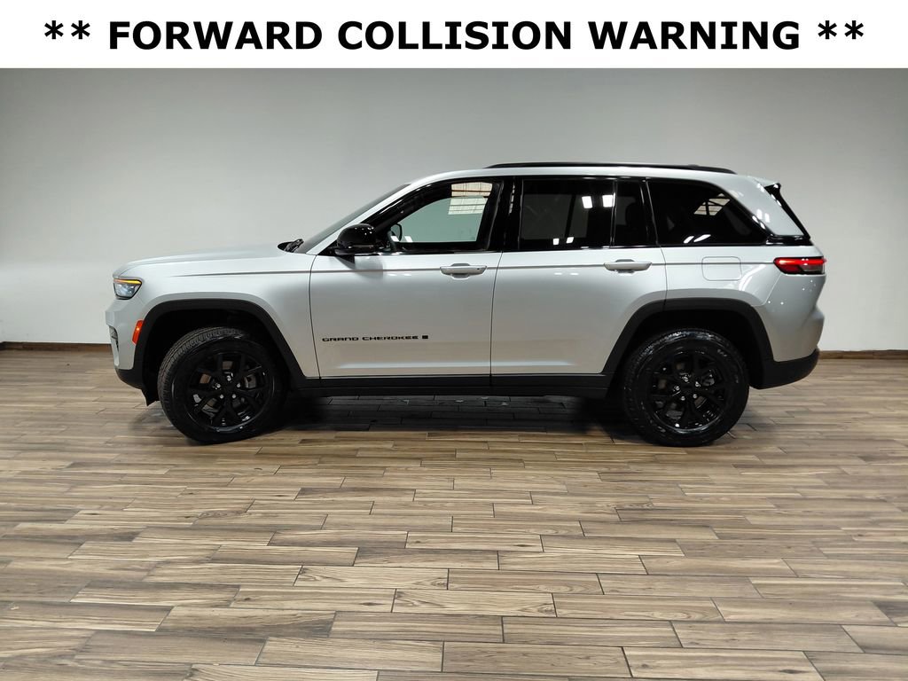 Certified 2025 Jeep Grand Cherokee Altitude AWD/4WD image 9