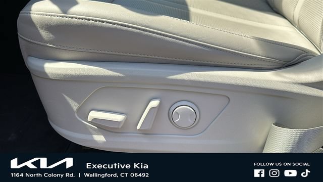 Certified 2025 Kia Sorento S AWD/4WD image 10