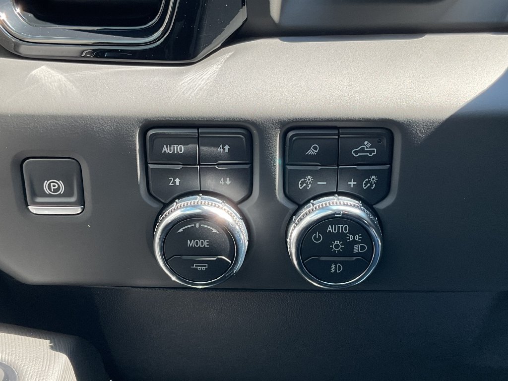 Used 2025 GMC Sierra 2500 AT4X AWD/4WD image 30