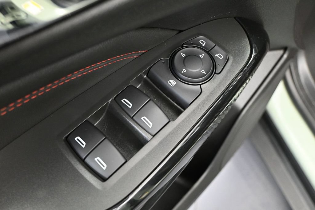 Used 2024 Chevrolet Trax RS w/ Sunroof Package FWD image 15