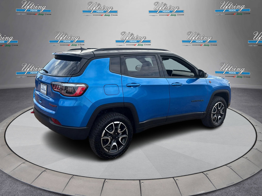 Used 2024 Jeep Compass Trailhawk image 3