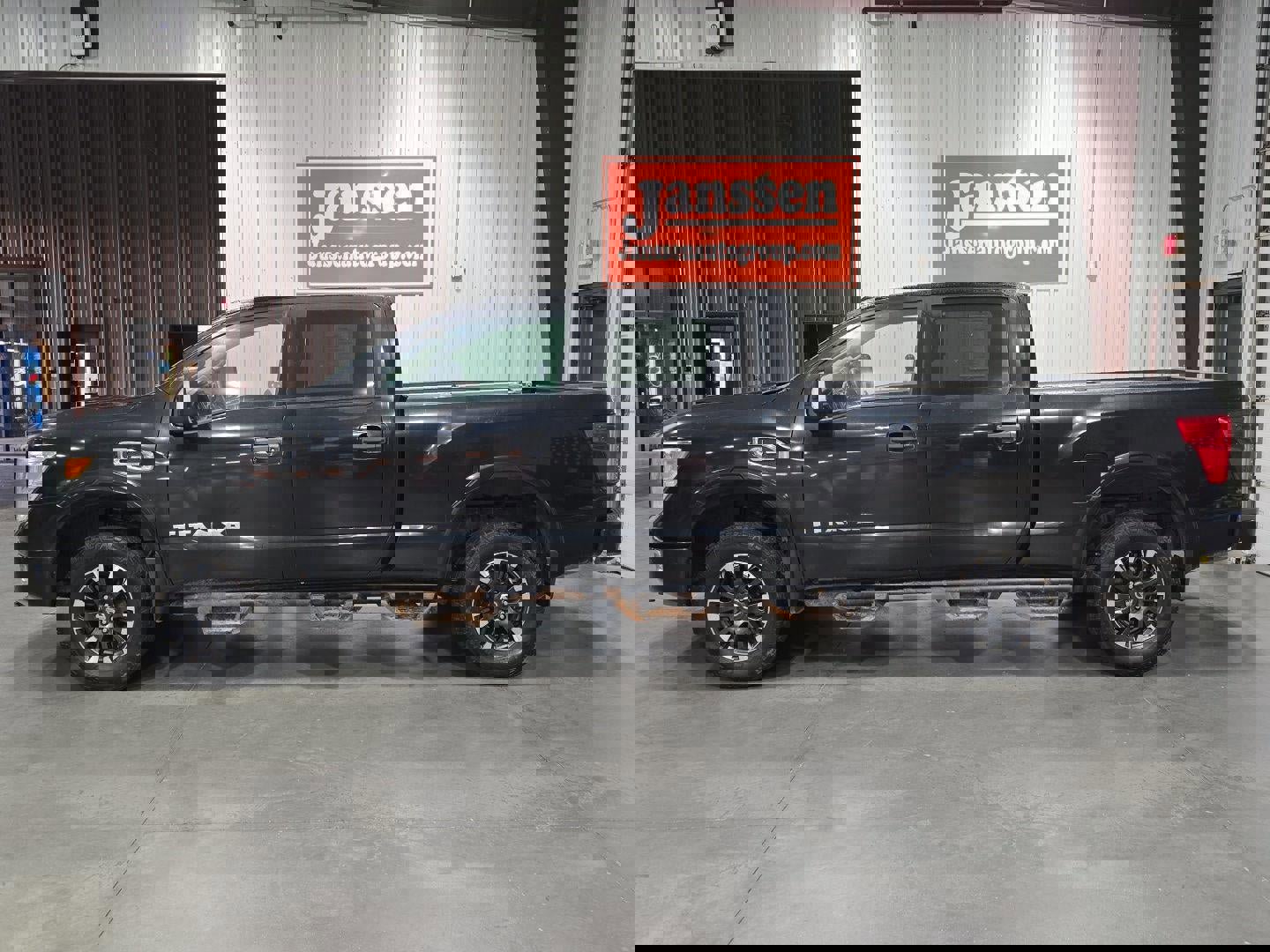 Used 2016 Nissan Titan PRO-4X image 2