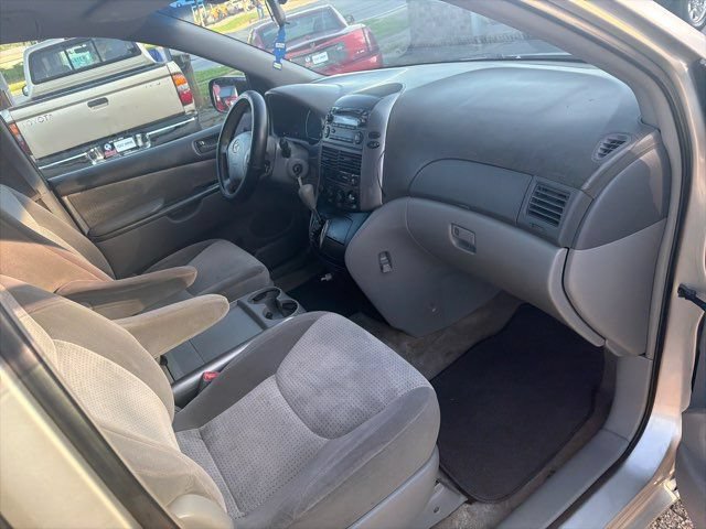 Used 2010 Toyota Sienna LE FWD image 13