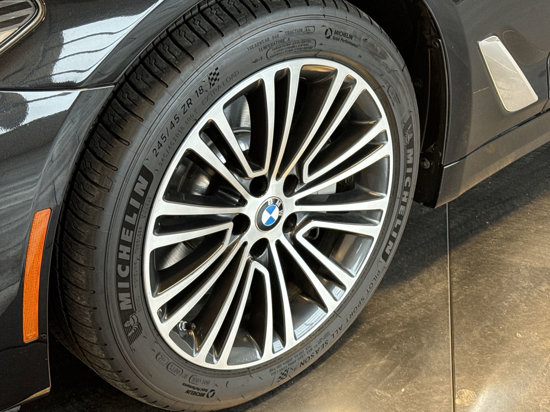 Used 2019 BMW 540i xDrive AWD/4WD image 9