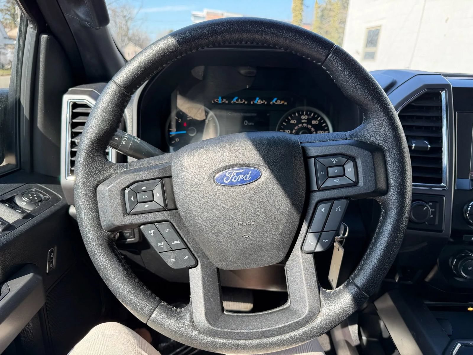 Used 2015 Ford F150 XLT w/ Equipment Group 302A Luxury AWD/4WD image 9