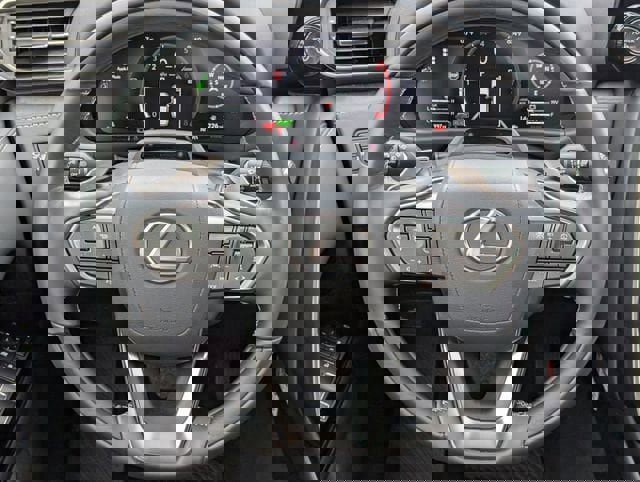 Used 2026 Lexus LX 700h Luxury image 11