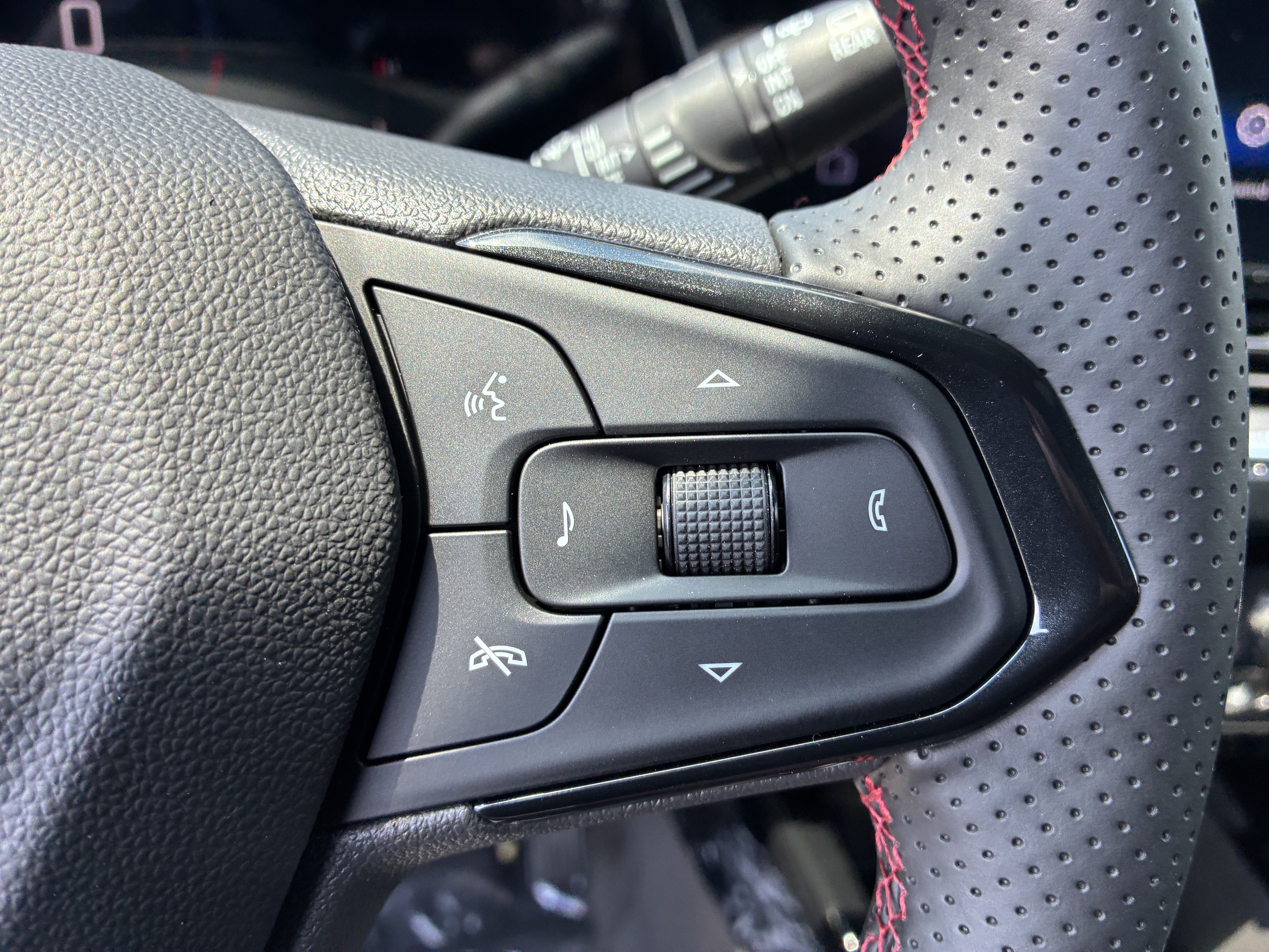 New 2026 Chevrolet Trax RS w/ Driver Confidence Package FWD image 28