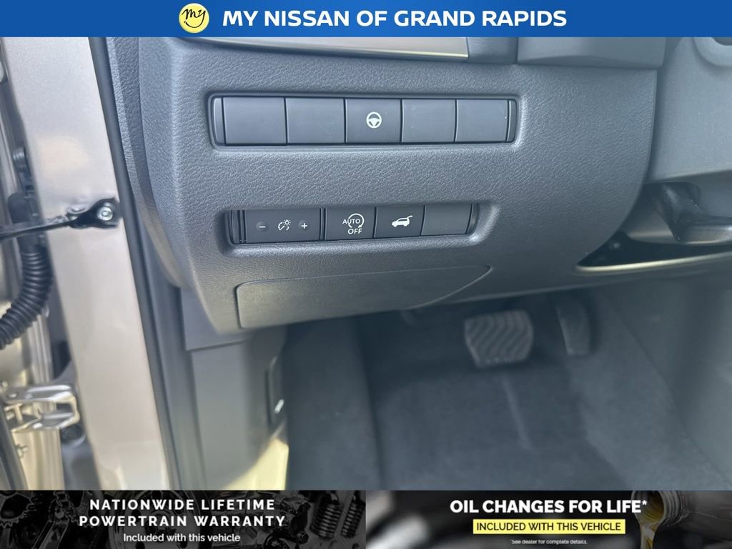 New 2026 Nissan Rogue Platinum image 13