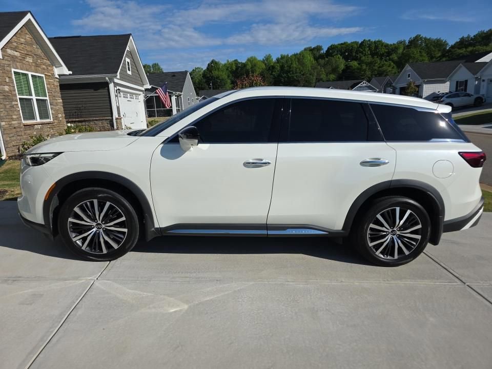 Used 2023 INFINITI QX60 Sensory w/ Vision Package AWD/4WD image 2