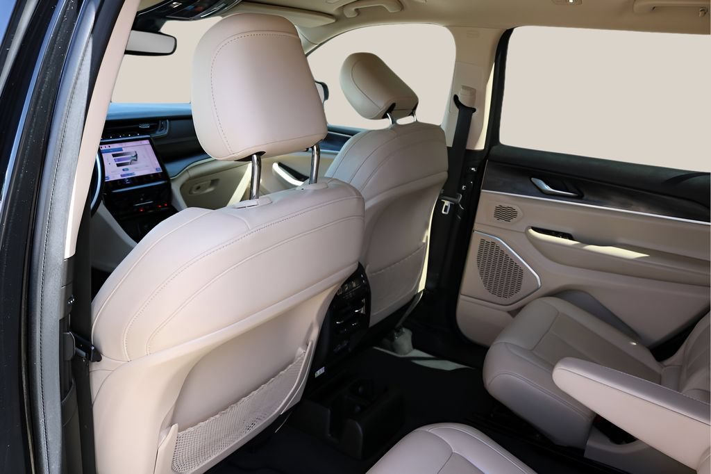 Used 2021 Jeep Grand Cherokee L Limited RWD image 14