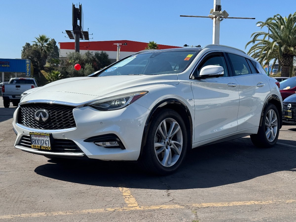 Used 2019 INFINITI QX30 w/ Cargo Package FWD image 4