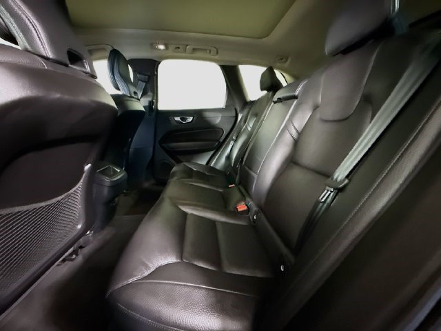 Used 2023 Volvo XC60 B5 Plus FWD image 24