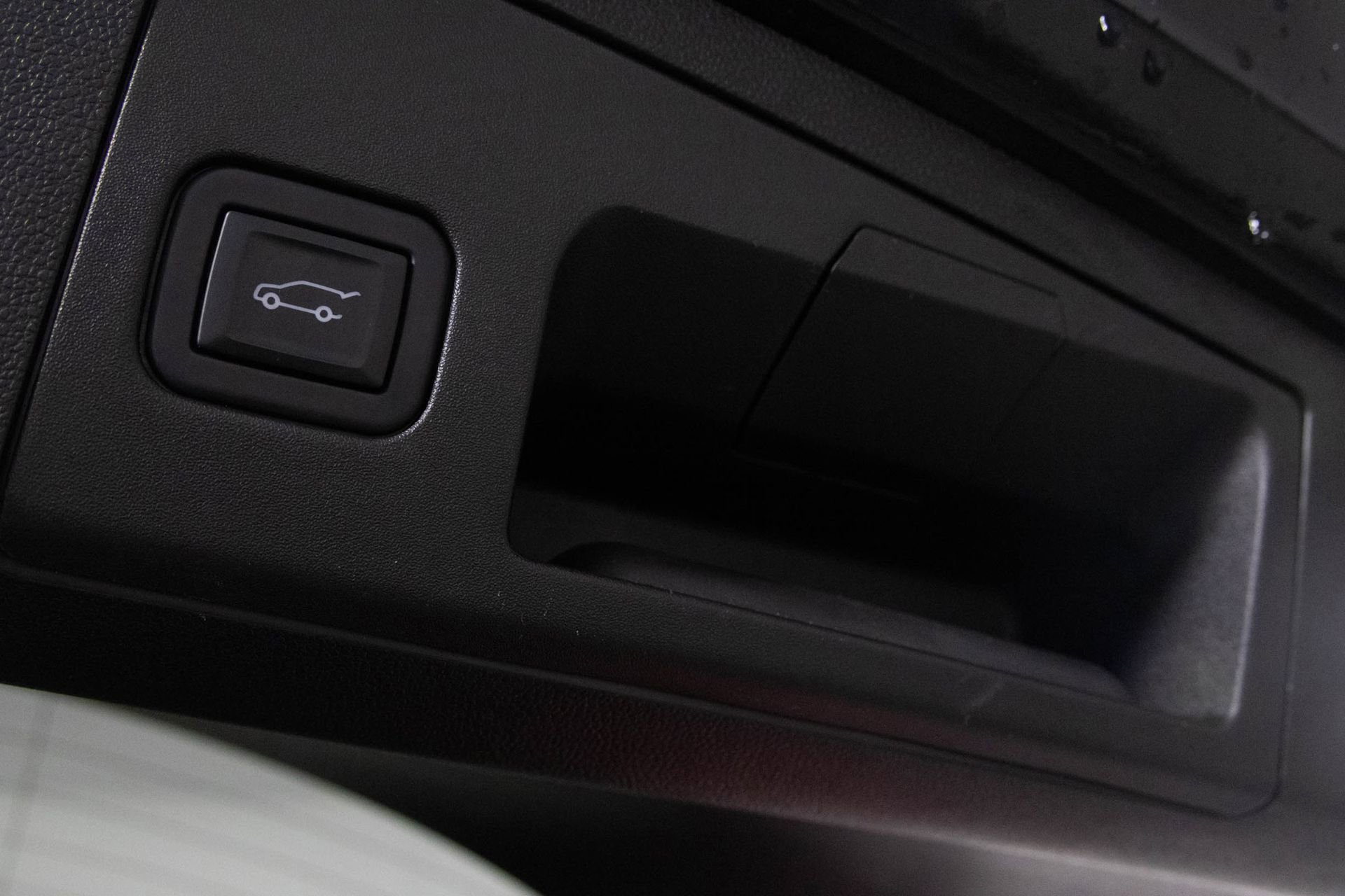 Used 2023 Cadillac XT4 Luxury w/ Cold Weather Package image 38