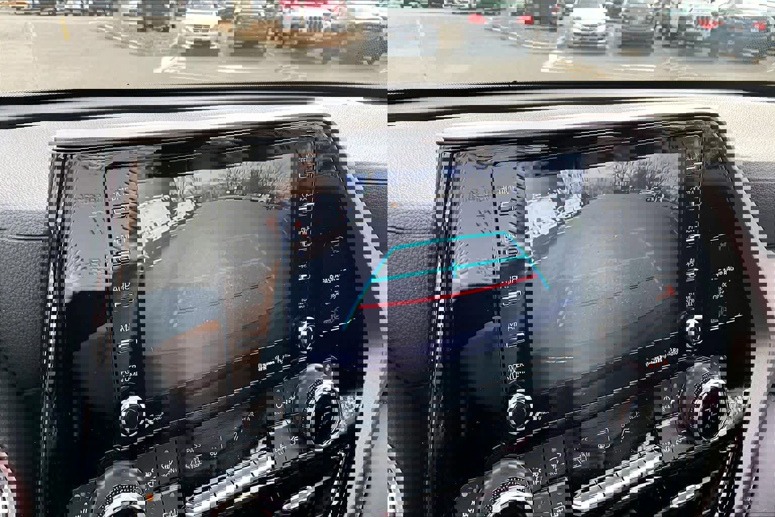 Used 2022 Toyota Highlander XLE AWD/4WD image 27