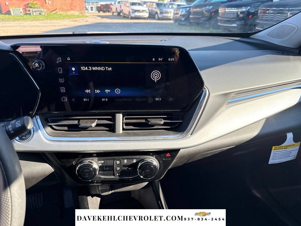 Used 2025 Chevrolet Trax LT FWD image 13