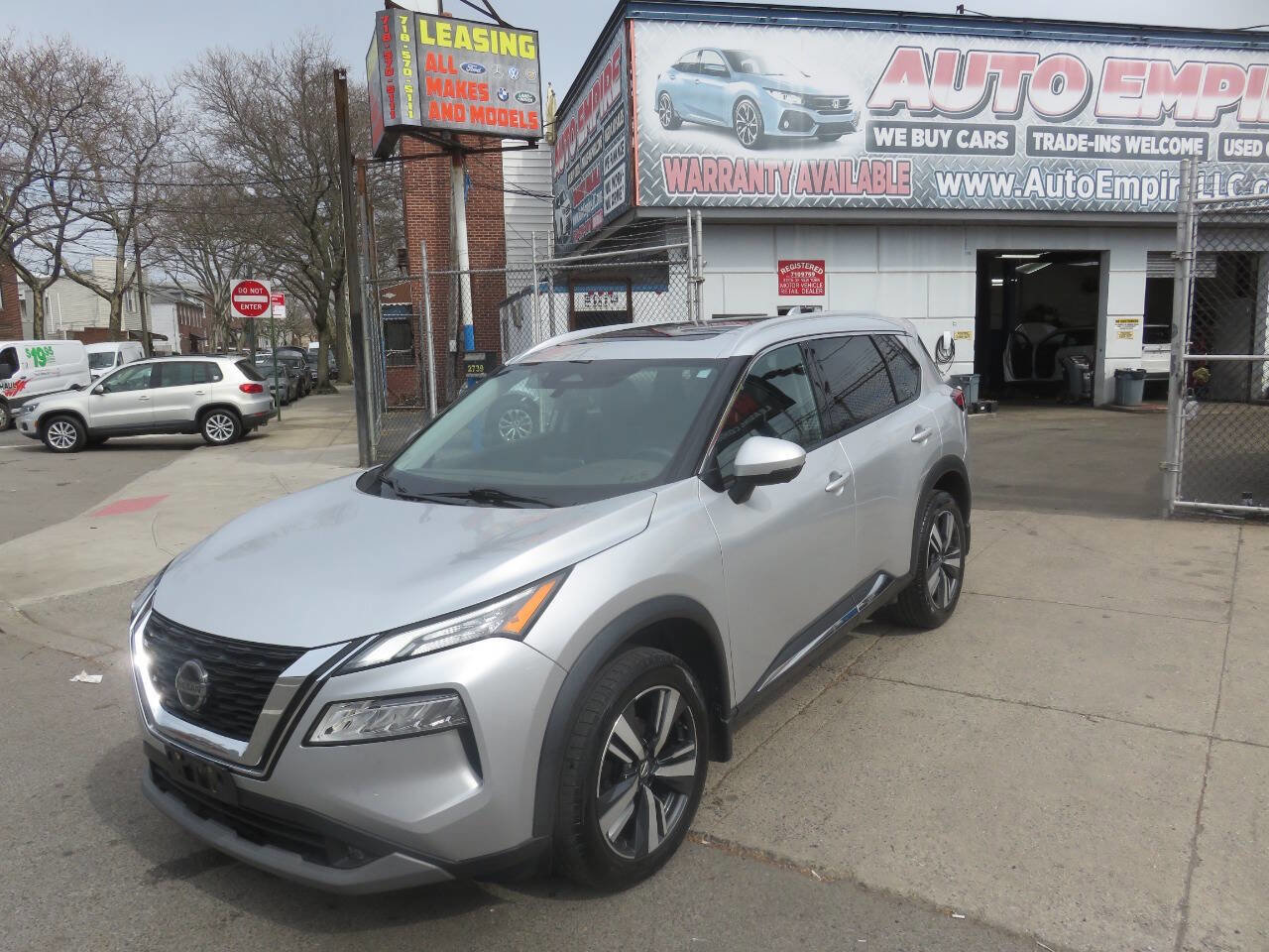 Used 2021 Nissan Rogue SL image 2