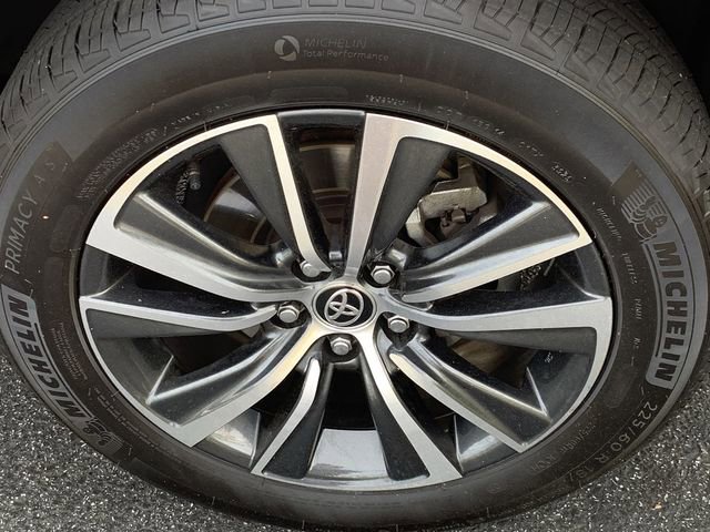 Certified 2023 Toyota Venza LE image 33