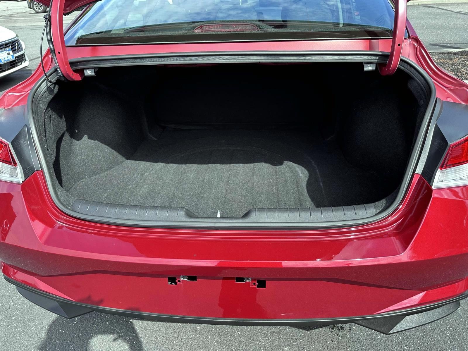 Used 2023 Hyundai Elantra SE FWD image 7