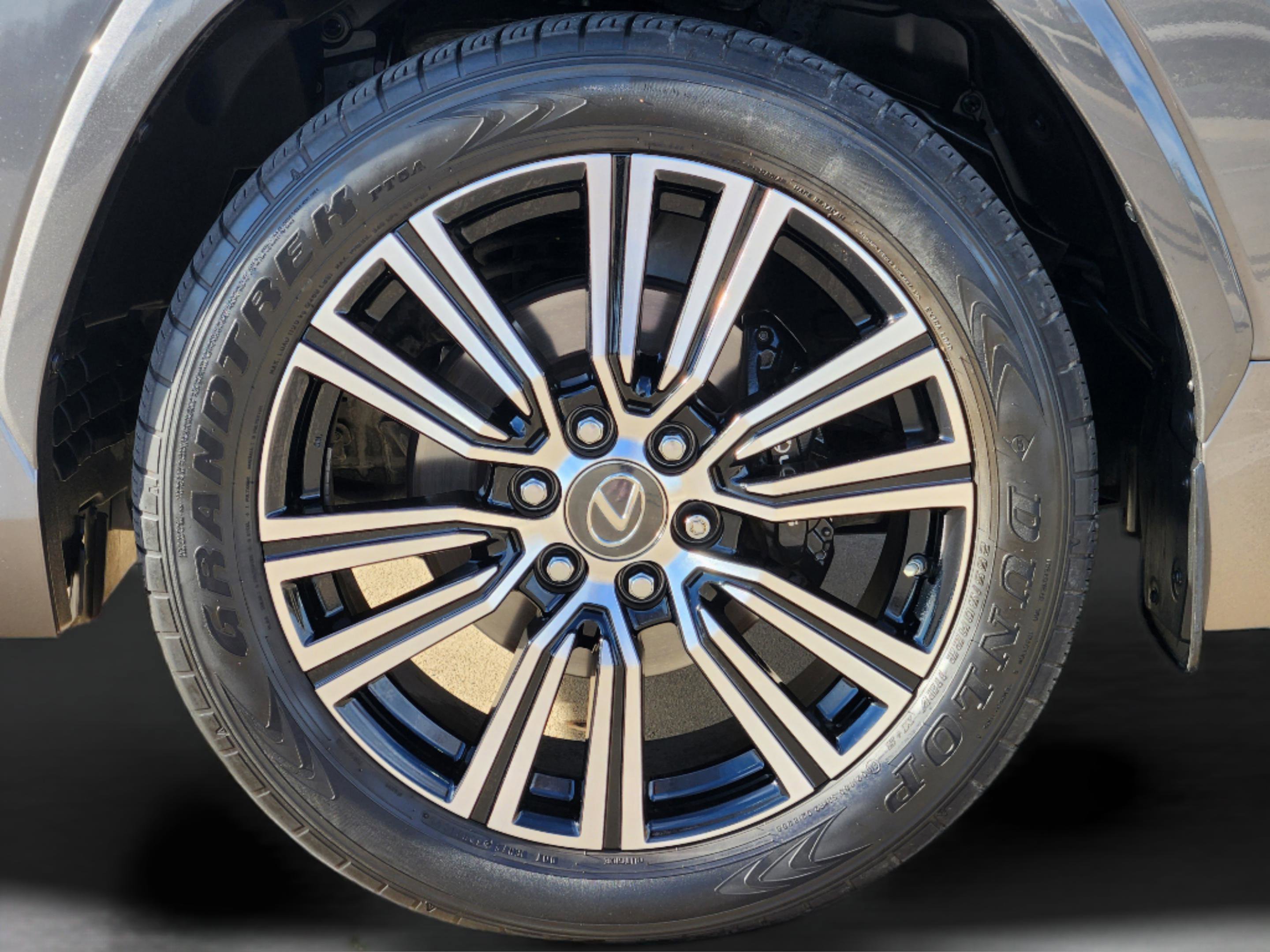 Used 2023 Lexus LX 600 4WD w/ Accessory Package (Z1) image 39