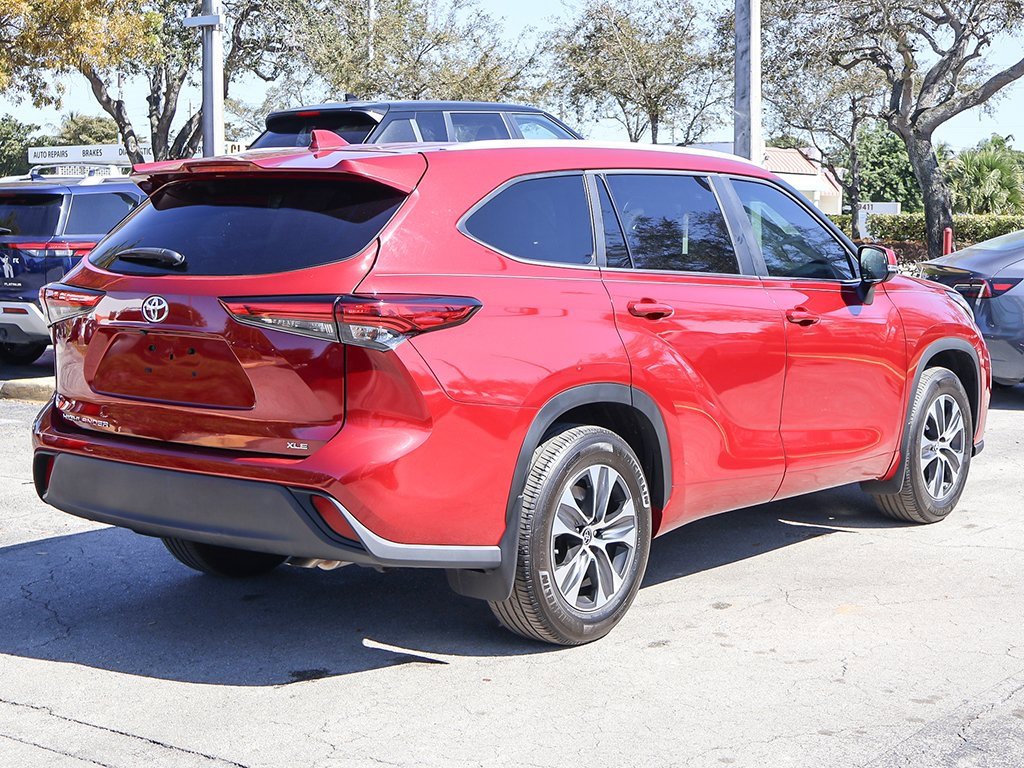Used 2023 Toyota Highlander XLE image 10