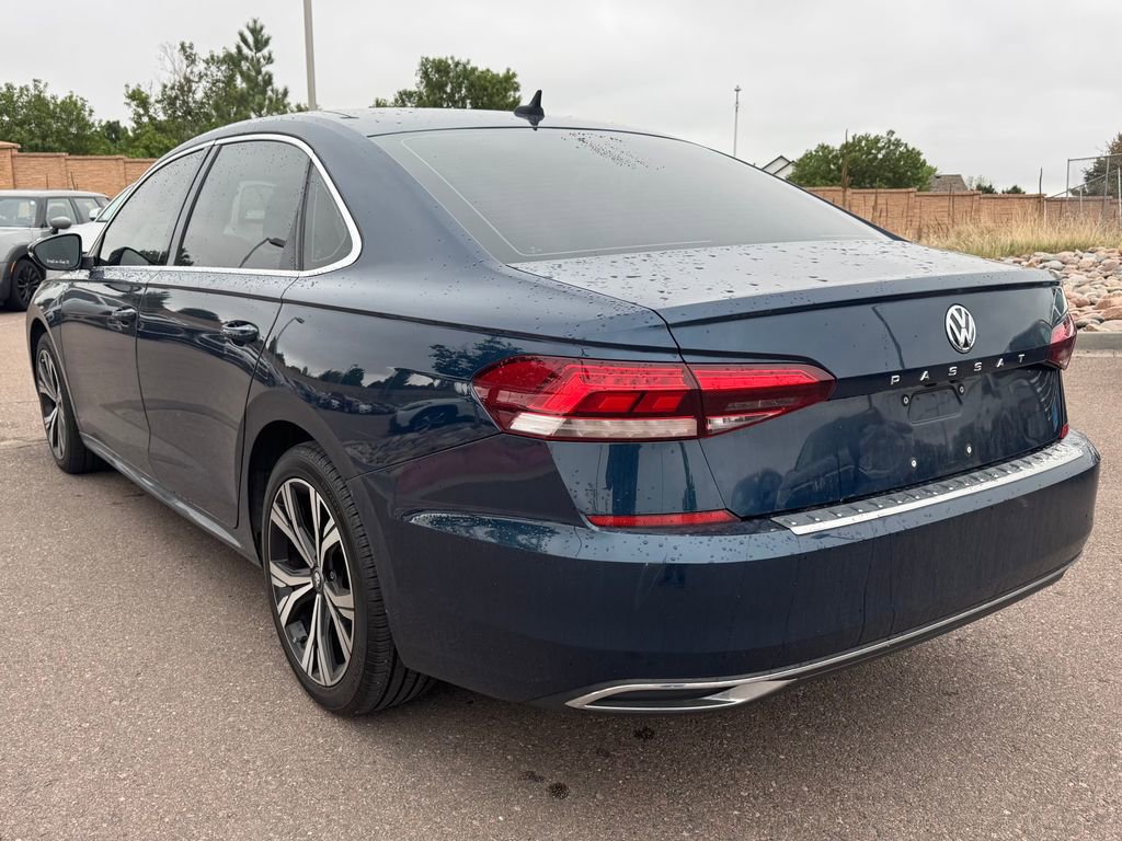 Used 2022 Volkswagen Passat 2.0T SE FWD image 4