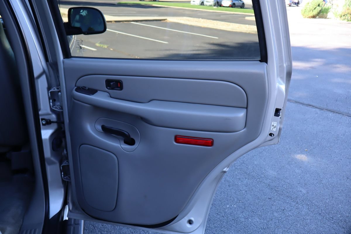 Used 2005 GMC Yukon SLT w/ SLT Preferred Equipment Group AWD/4WD image 27