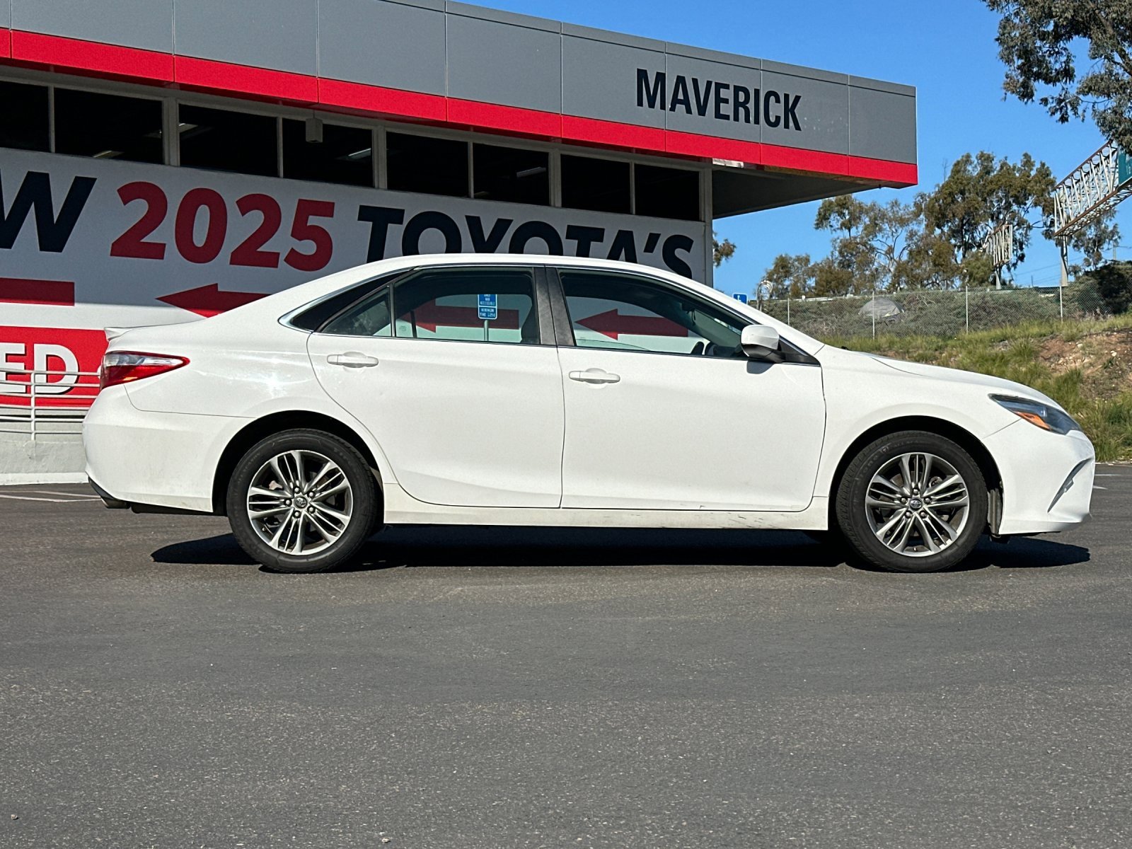 Used 2017 Toyota Camry SE image 6