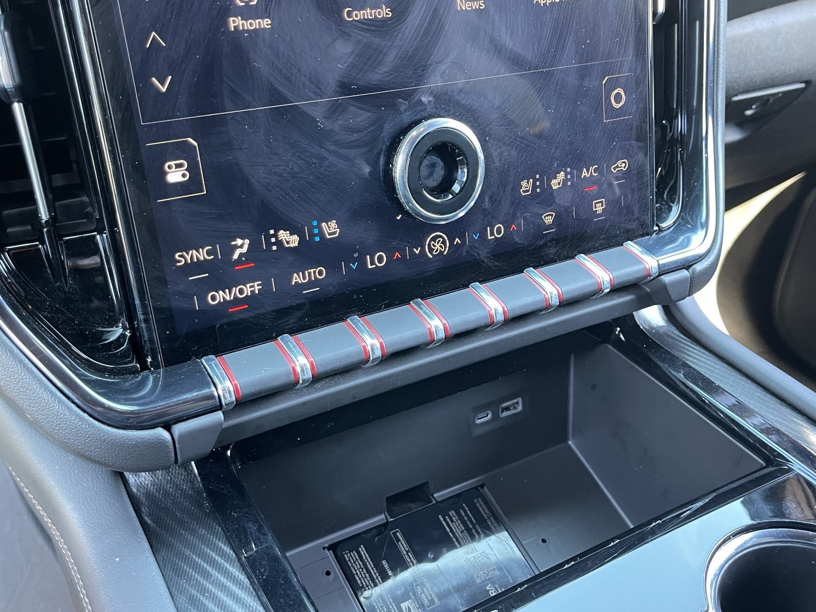 Certified 2025 GMC Yukon AT4 AWD/4WD image 29