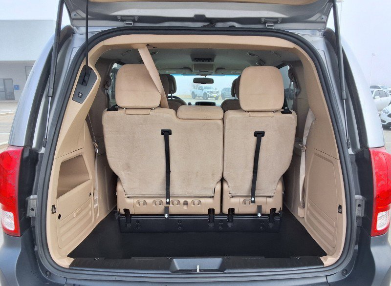 Used 2016 Dodge Grand Caravan SXT w/ UConnect Hands-Free Group image 9